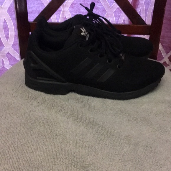 Adidas shoes size 7 new condition. - Picture 3 of 6